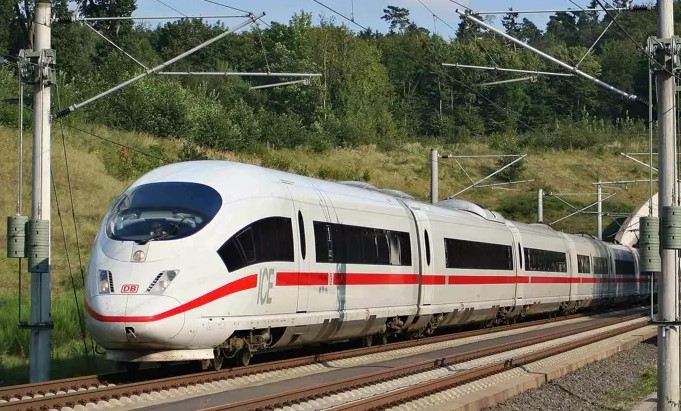 Almaniyada qatar qəzası: 1 ölü, 11 yaralı 