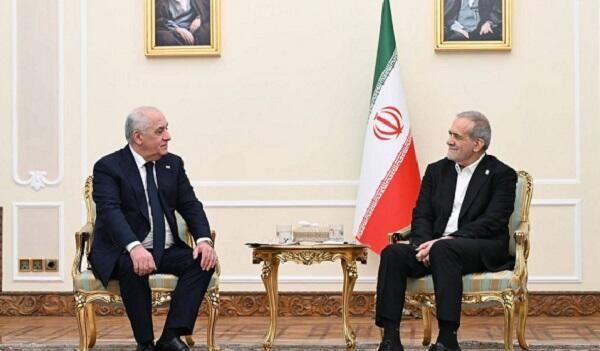 Əli Əsədov Pezeşkianla görüşdü 