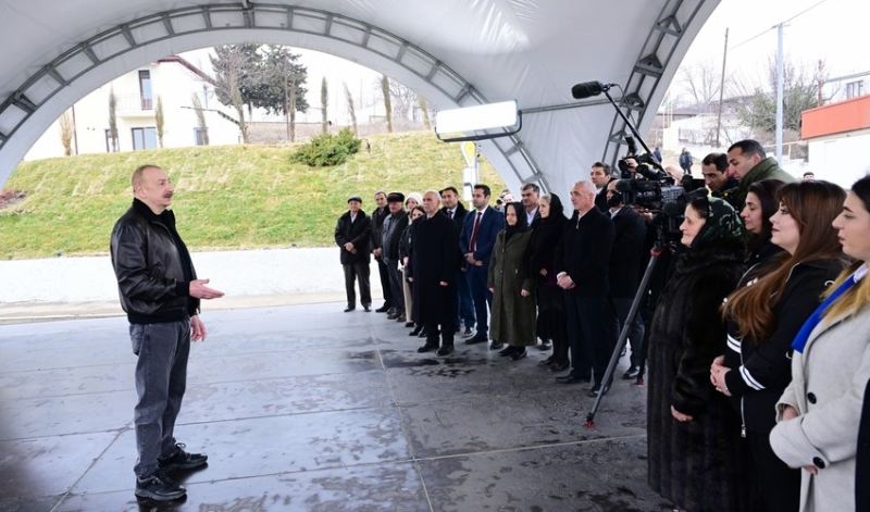 İlham Əliyev: Hər şeyi mərhələli yollarla edirik 