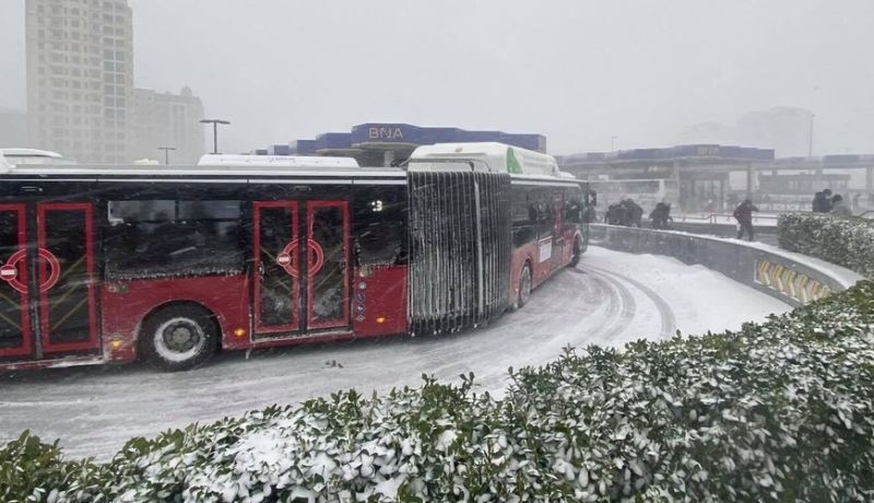 Bakıda avtobusu piyadanı vurub öldürdü 