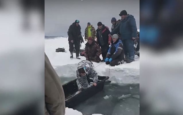 Rusiyada üzərində 200 balıqçının olduğu buz qopdu - Video 