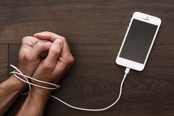 Smartfon psixoloji problemlər yarada bilər 