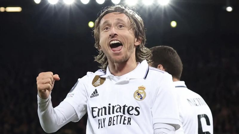 Luka Modriç əfsanəvi futbolçunun rekordunu yeniləyib 