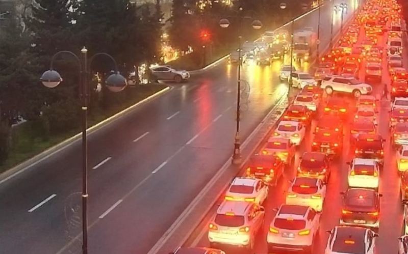 Bakının bir sıra yollarında tıxac müşahidə olunur 