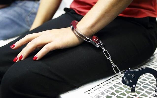 Ərinin ölümünə görə tutulan qadın tanınmış həkimin qızı imiş - “15 ildir görmürəm” 