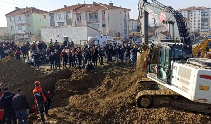 Ankarada tikinti sahəsi çökdü: iki ölü 
