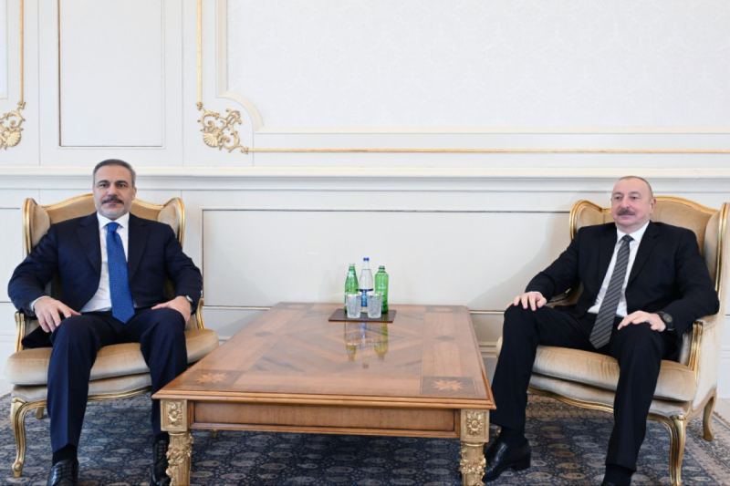 Prezident İlham Əliyev Türkiyənin xarici işlər nazirini qəbul edib 