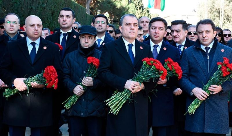 Ceyhun Bayramov Şəhidlər xiyabanını ziyarət etdi 