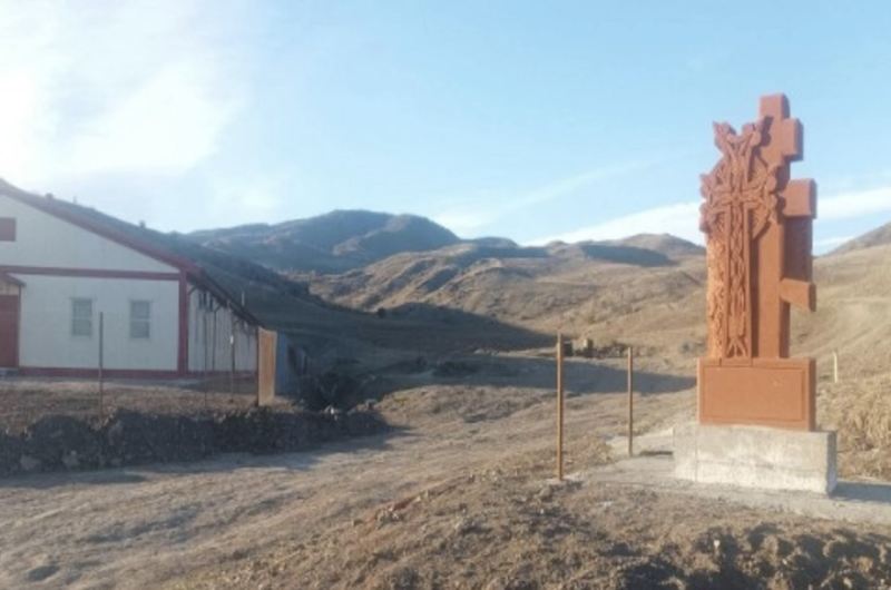 Rusiya hərbçiləri Qazaxla sərhəddə quraşdırdıqları kazarmaları sökürlər 