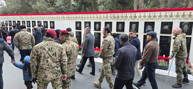 “Xüsusi Təyinatlıların Qaziləri, Şəhid Ailələri və Veteranları ” ictimai birliyinin üzvləri Şəhidlər Xiyabanını ziyarət etdi- FOTOLAR