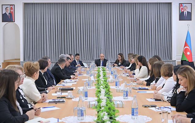 Emin Əmrullayev məktəb direktorlarına tapşırıqlar verdi - Fotolar 