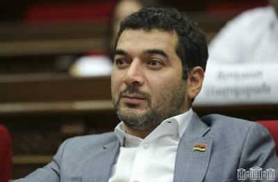 Paşinyanın baldınızının malikanəsi qarət edildi 