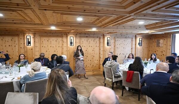 Leyla Əliyeva Davosda - Foto 