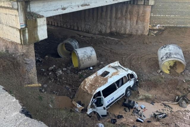 Avtobus dərəyə aşdı - Ölənlər və yaralananlar var - FOTO 