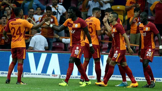 “Qalatasaray”ın əfsanəvi futbolçusu karyerasını bitirdi 