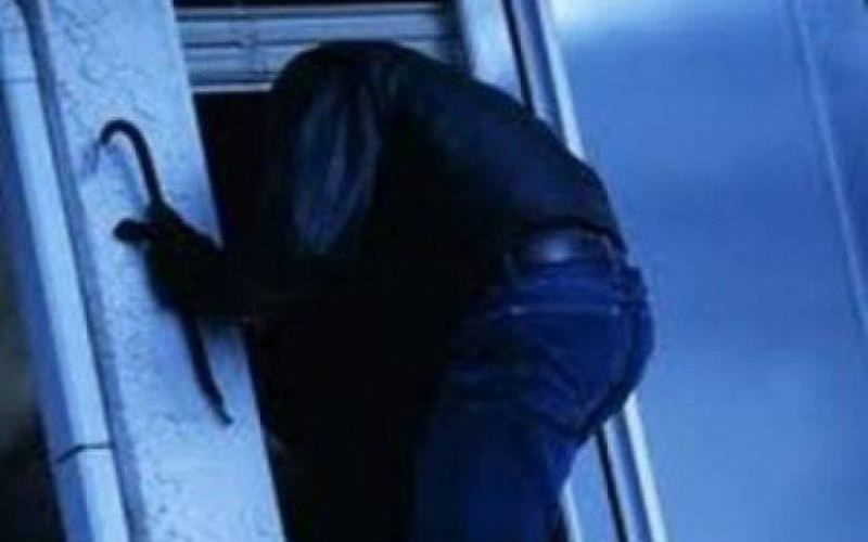 Azərbaycanda müğənni qara maska taxaraq evə oğurluğa girib - FOTO 