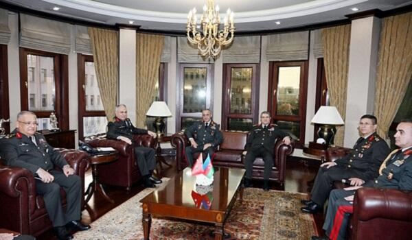 Mirzəyev Türkiyədə sərhəd postuna baxış keçirdi 