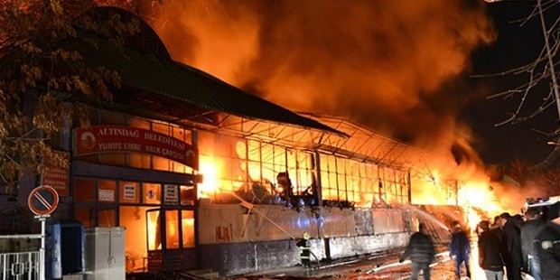 Antalyada otel inşaatında yanğın: 4 işçi xilas edildi 