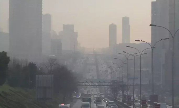 İstanbulda hava çirkliliyinin yüksək həddə çatdı: Yollarda duman var 