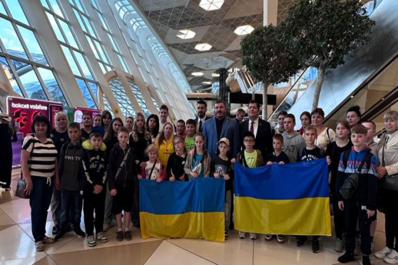 Daha bir qrup ukraynalı uşaq Azərbaycana gətirilib 