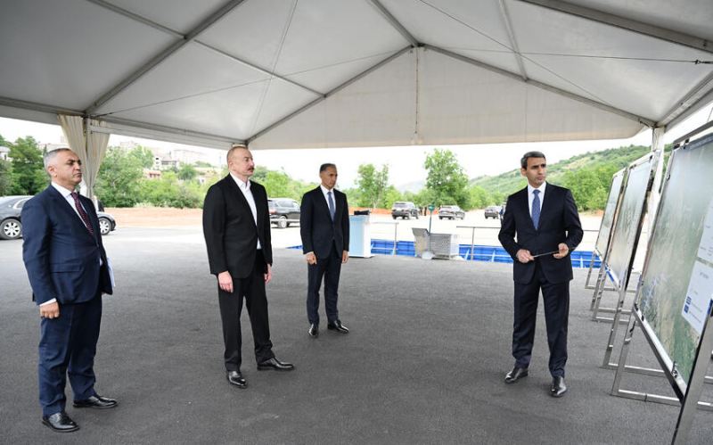 İlham Əliyev Xankəndi Dəmir Yolu və Avtovağzal Kompleksinin təməlini qoydu 
