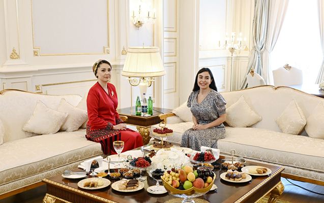 Liderlərin qızları Heydər Əliyev Mərkəzində 