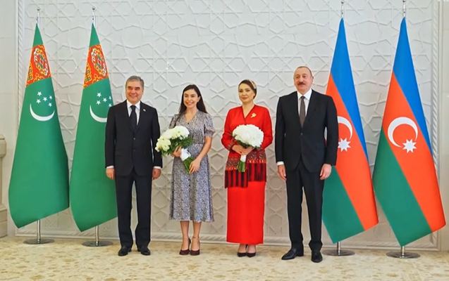 Liderlər və övladları şəkil çəkdirdilər 