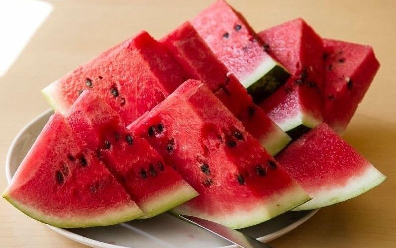 Qarpızı kəsmədən əvvəl mütləq bunu edin – Zəhərlənə bilərsiniz 