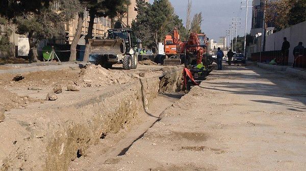 Bakıda bu küçə təmir olunur 