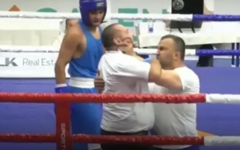 Avropa çempionatında qalmaqal - Azərbaycanlı məşqçi boks hakimini boğdu 