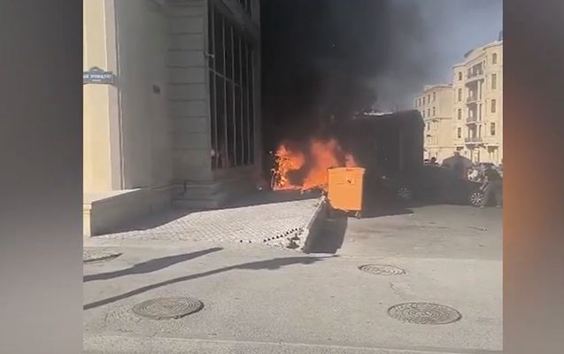 Çəkdiyi siqareti karton qutuya atdı, yanğın oldu - Video 