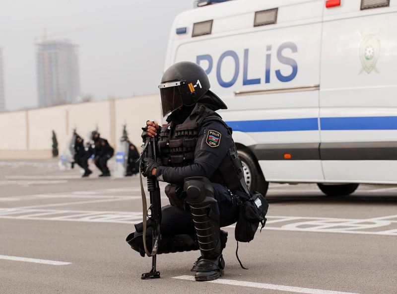 Təcili! Polis əməliyyat keçirdi: silah-sursat ələ keçirildi - video 
