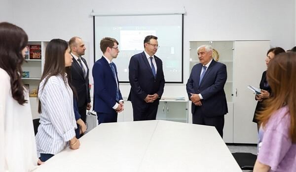 Belarus səfiri ADU-da qonaq oldu 