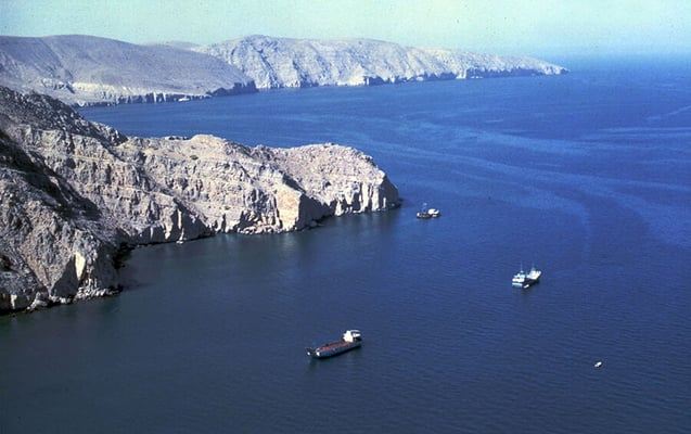 İran parlamenti Hörmüz boğazını bağlamağa qərar verdi 