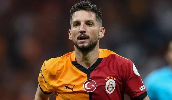 Məşhur futbolçu karyerasını bitirdi 