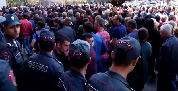 Acapaxyan piyada İrəvana getdi və saxlanıldı 