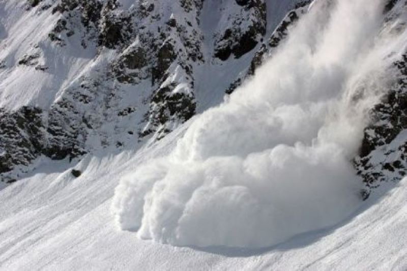 Qar uçqunu: 6 alpinist öldü 