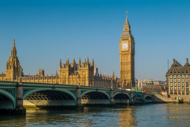 Britaniya Suriyaya sanksiyaları ləğv etdi 