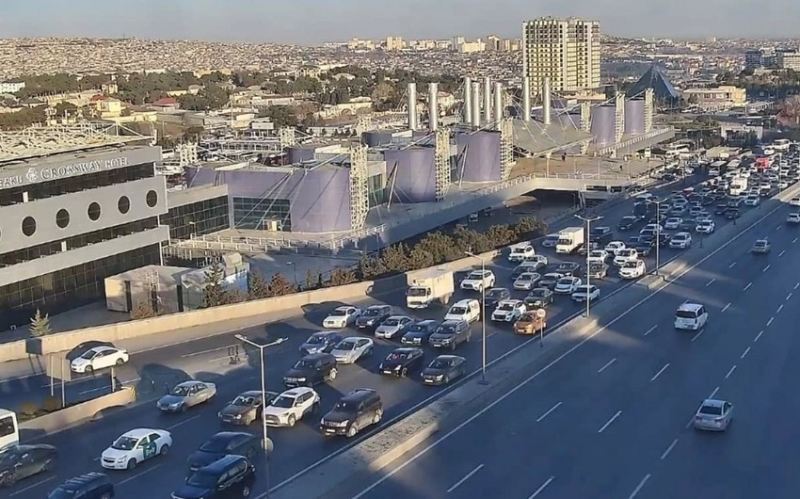 Bakının bir sıra yollarında tıxac yaranıb 