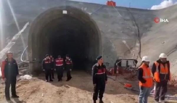 Tikinti ərazisinə qaya parçaları uçdu: ölən var 