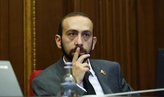 Mirzoyan “türk” sözündən incidi... - İrəvanda qalmaqal 