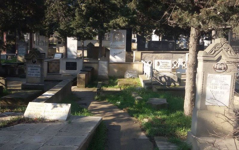 Yaxınlarının məzarını ziyarət edən qadın qəbiristanlıqda ÖLDÜ 