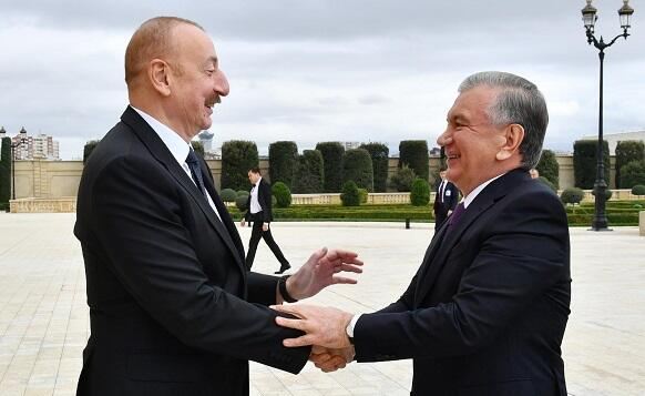 İlham Əliyev Mirziyayevlə danışdı 