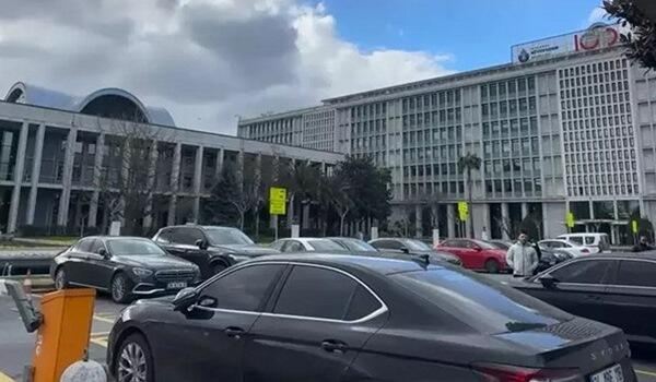 İBB binası ətrafındakı yollar bağlandı 