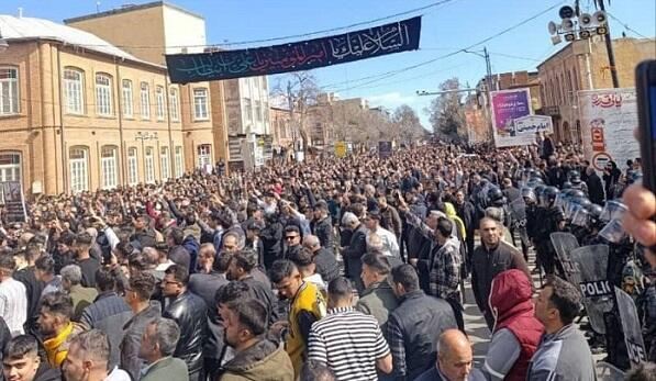 İranda azərbaycanlılar ayağa qalxdı 