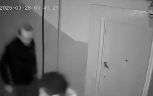 Polis binaların girişində oğurluq edənləri saxladı - Fotolar + Video 