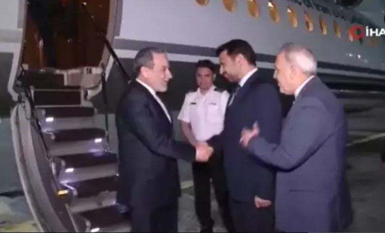 İranın xarici işlər naziri Ərakçi Pakistandadır 