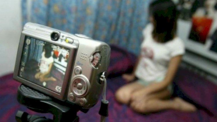 Bakıda 47 yaşlı kişi sevgilisinin fotolarını yaymaqla şantaj etdi 
