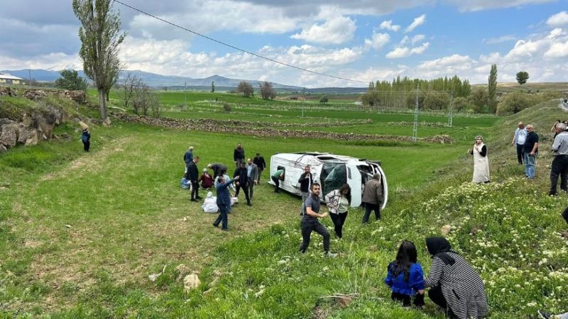 Tələbə avtobusu aşdı - 15 nəfər yaralandı 