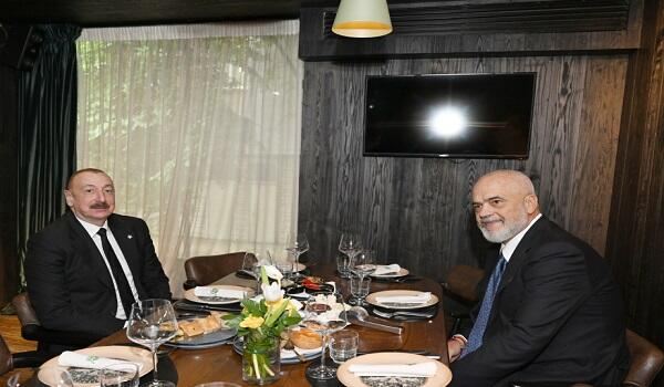 Əliyevlə Ramanın işçi nahar əsnasında görüşü oldu 